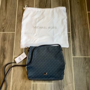 NWT Michael Kors Griffin Navy Messenger Bag